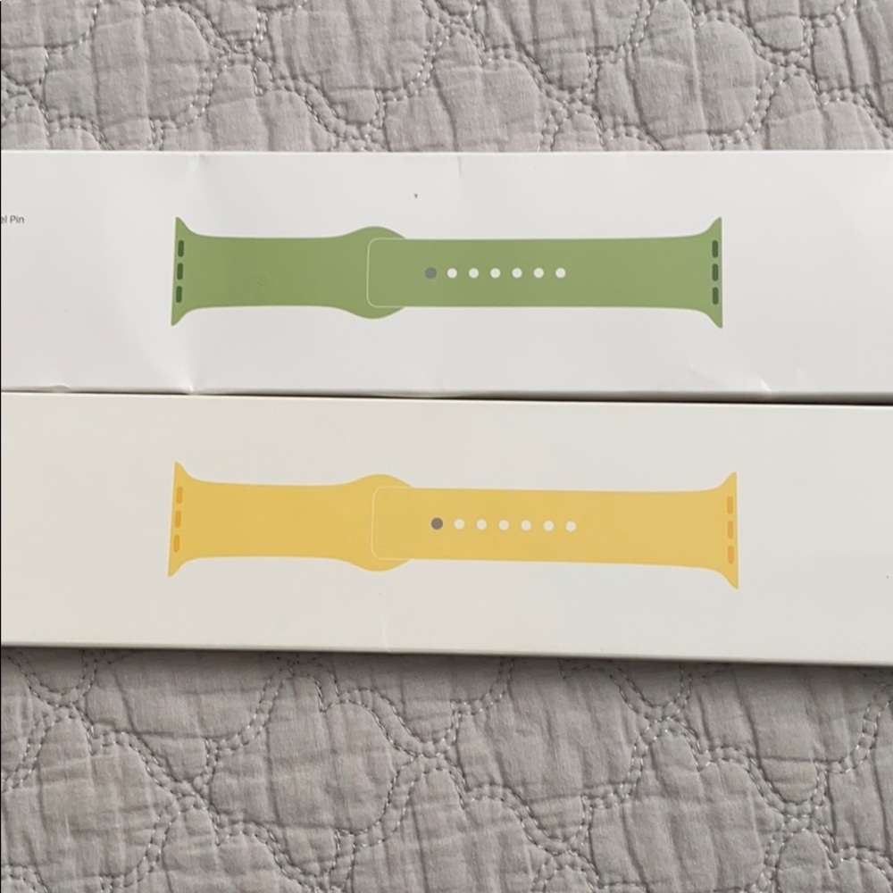 Apple watch band  42 mm will fit the 44mm to